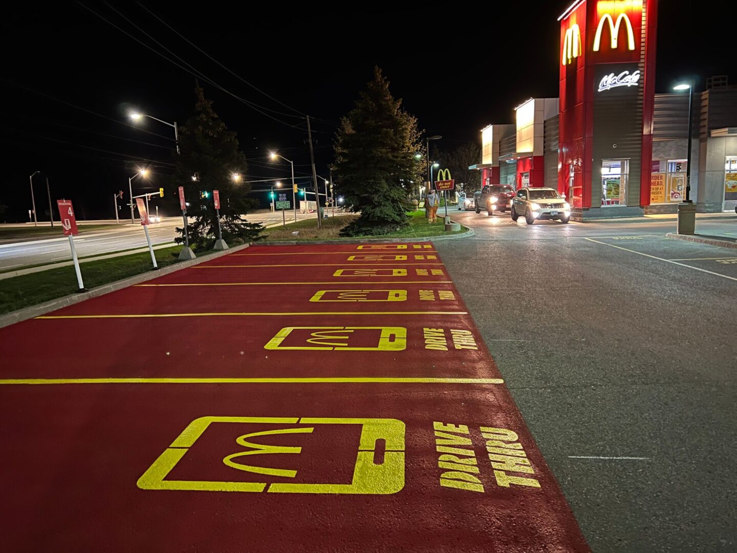 A picture of the drive-thru markings at the Mc donald