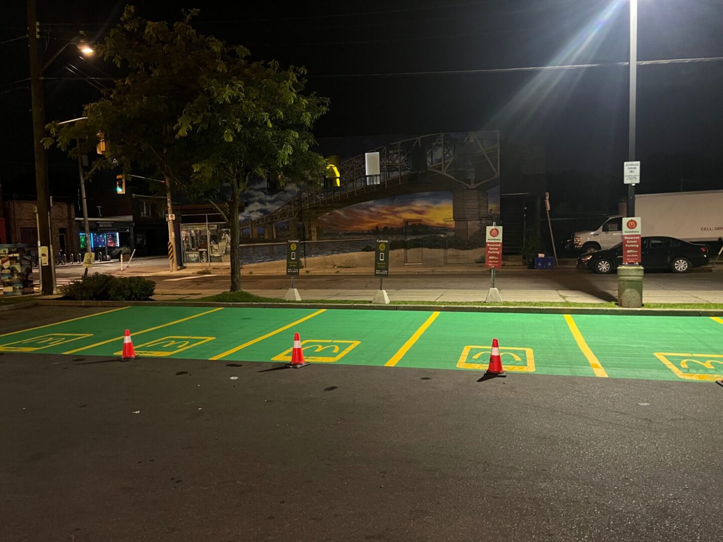 A picture of the green color markings at the Mc Donald